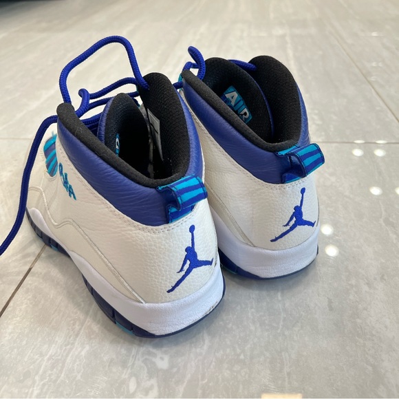 Size 12 Jordan 10 retro Charlotte Hornets 2016 - Picture 2 of 4